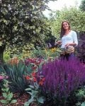 Women make better gardeners, claims survey