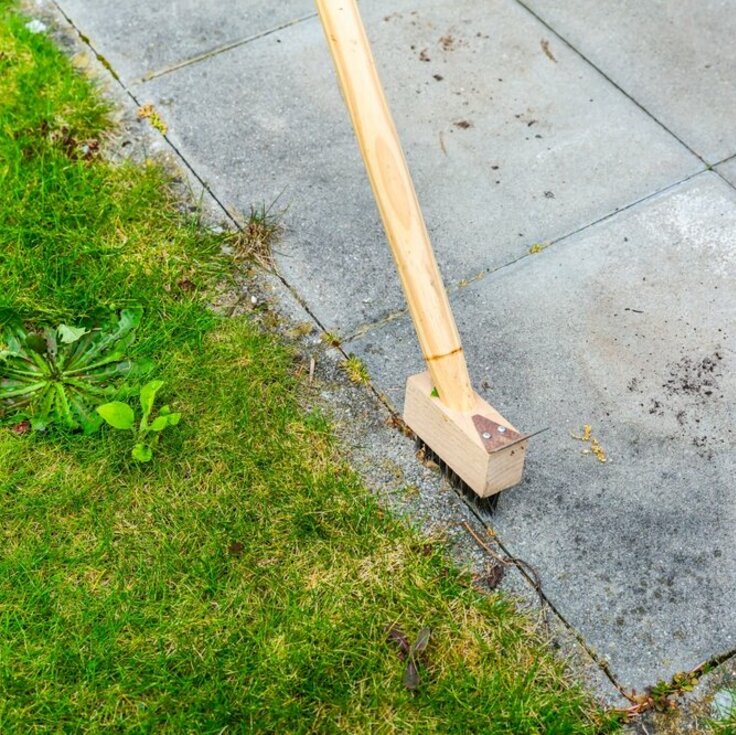 Clean grout in your garden patio with these 4 easy steps (Garden Tools)